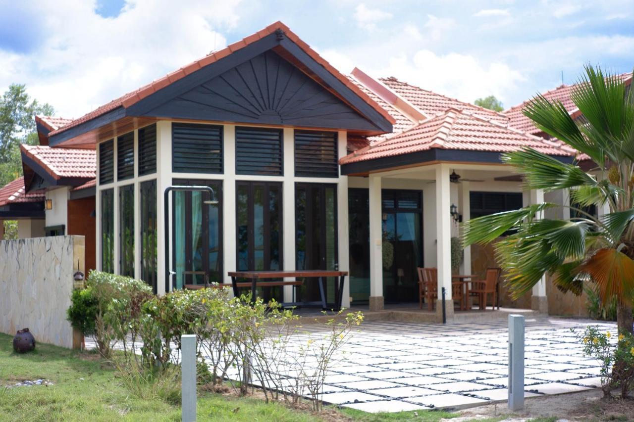 Bonheur At Karambunai Villa