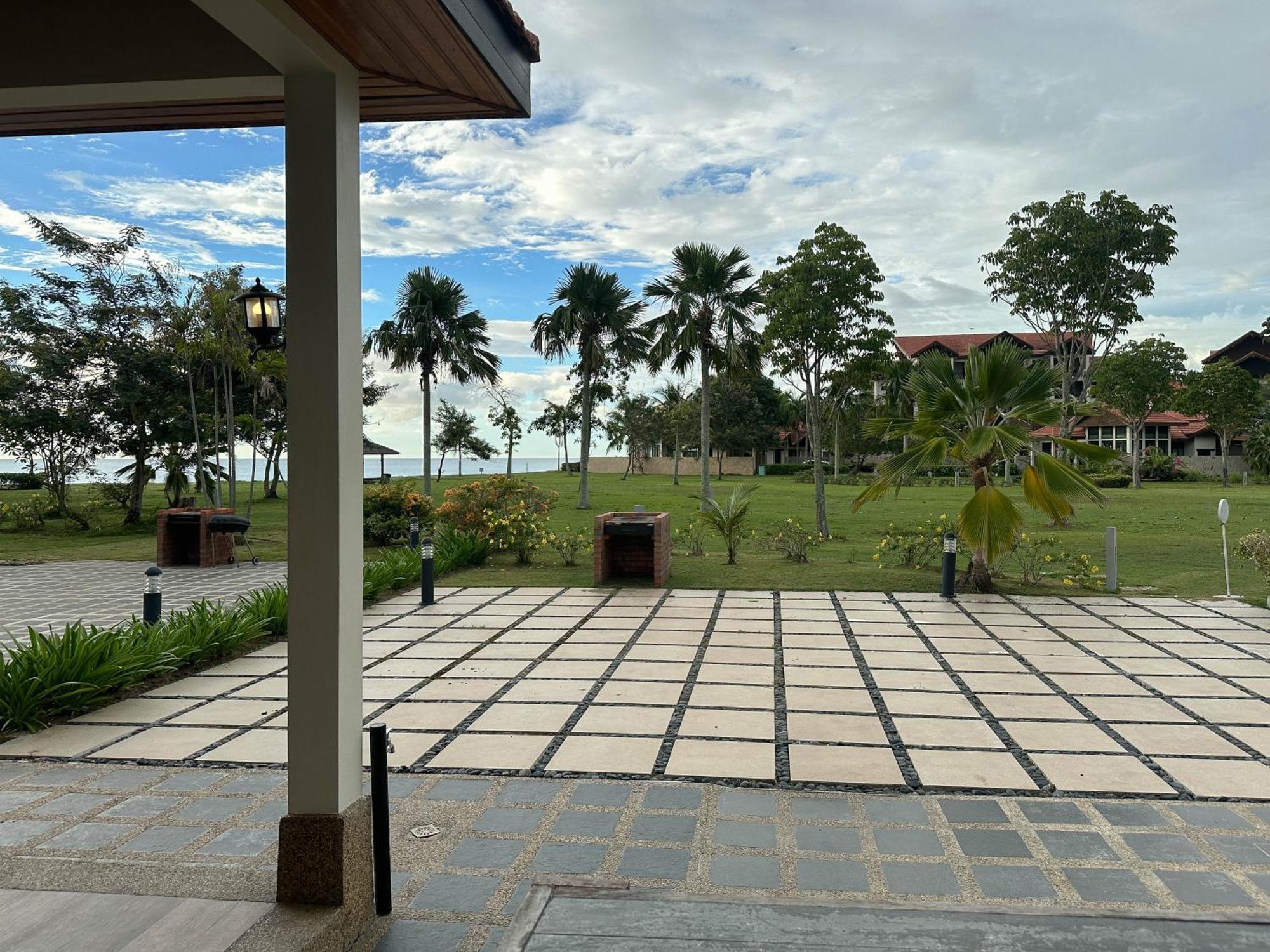Bonheur At Karambunai Villa